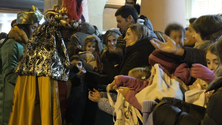 Errege Magoen ilusioa herritarren aurpegietan islatu da