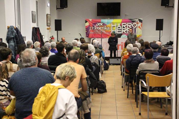 Ekitaldiz beteta dator Korrika Kulturalaren egitaraua