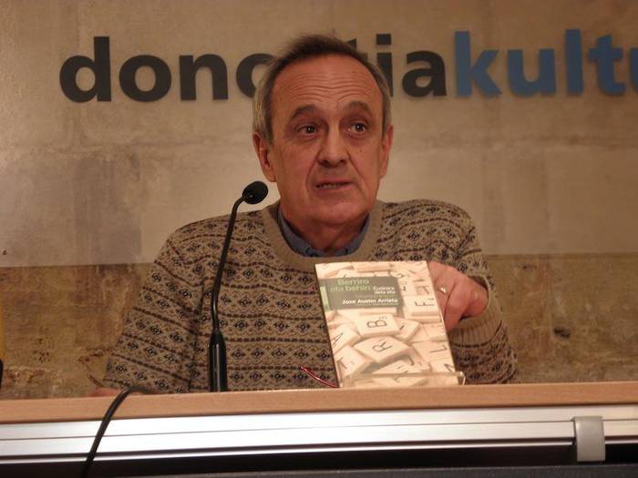 Joxe Austin Arrietaren poemen irakurketa saioa antolatu dute, kantua lagun