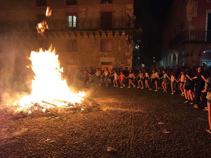 Suaren bueltan festa egin dute bailarako txokoetan