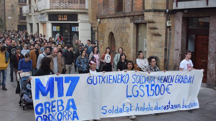 Herritarrak bat eginik, gutxieneko soldataren borrokan