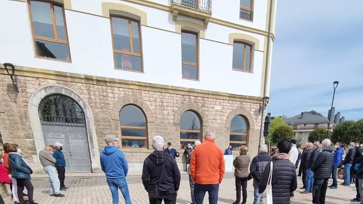 Pentsio sistema publikoaren eta osasungintza zein zaintza lan duinen alde kalera atera dira