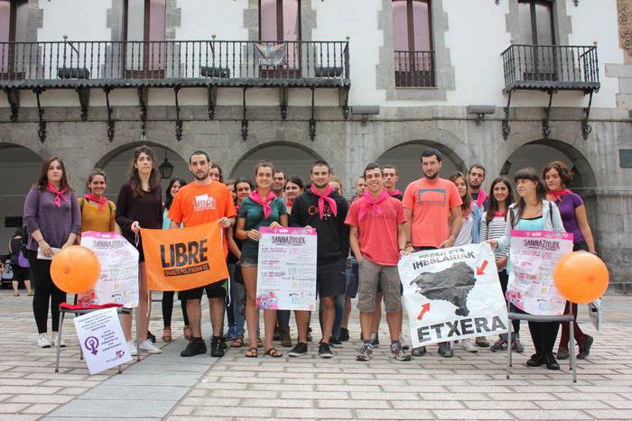Festa "anitz, zabal, parekide eta euskaldunak" prestatu ditu Marea Arroxak