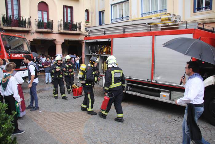 Pertsona bat artatu dute Zarautzen, kea arnastu duelako