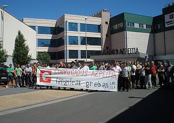 Greba mugagabea hasi dute Corrugados Azpeitiako langileek