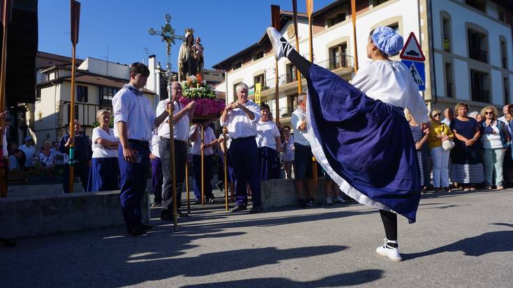 Eguraldi dotorea Karmengo Amari gorazarre egiteko