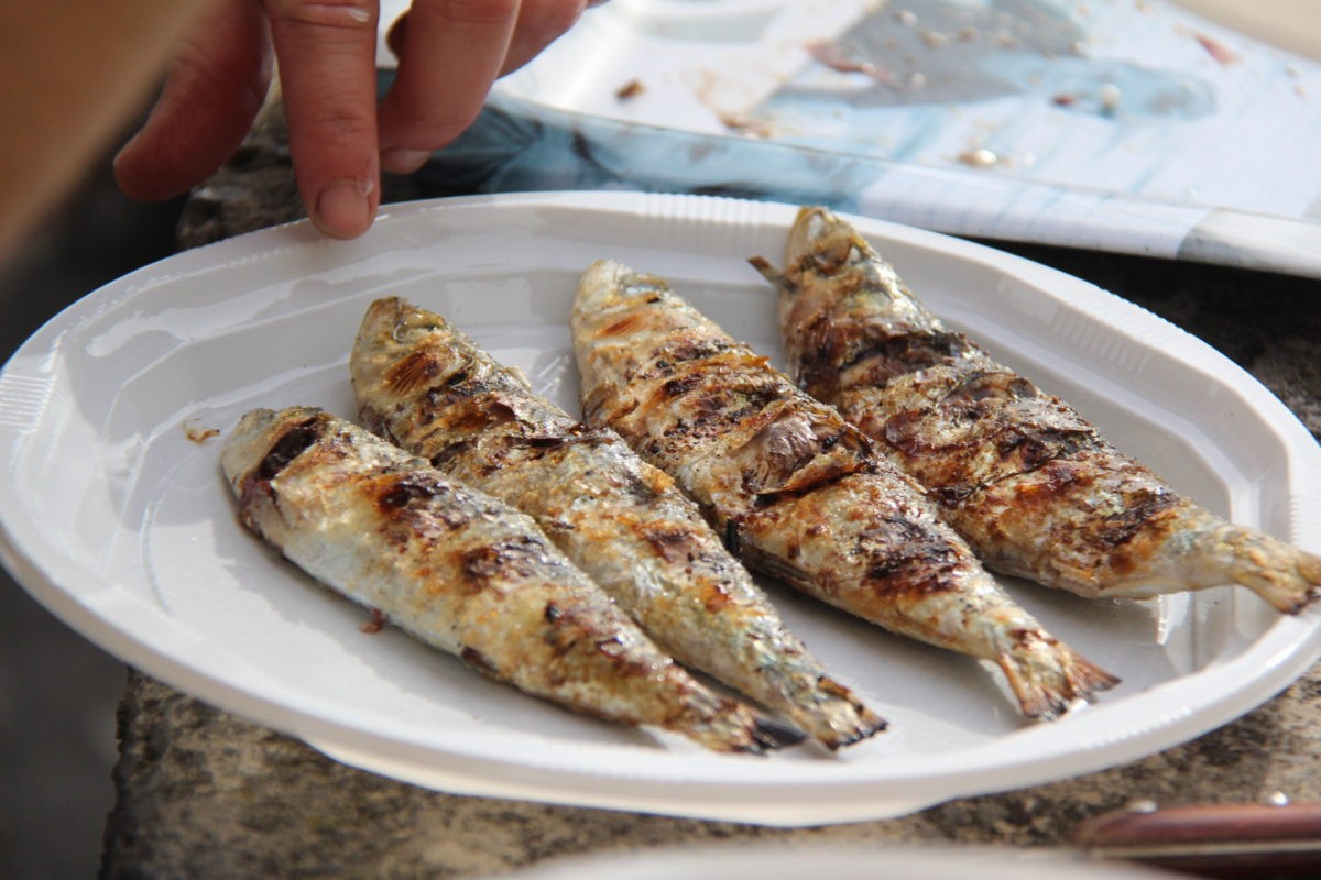 Sardinak eta mendrezka parrillan dastagai, Parrilla Festaren barruan