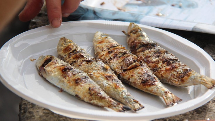 Sardinak eta mendrezka parrillan dastagai, Parrilla Festaren barruan