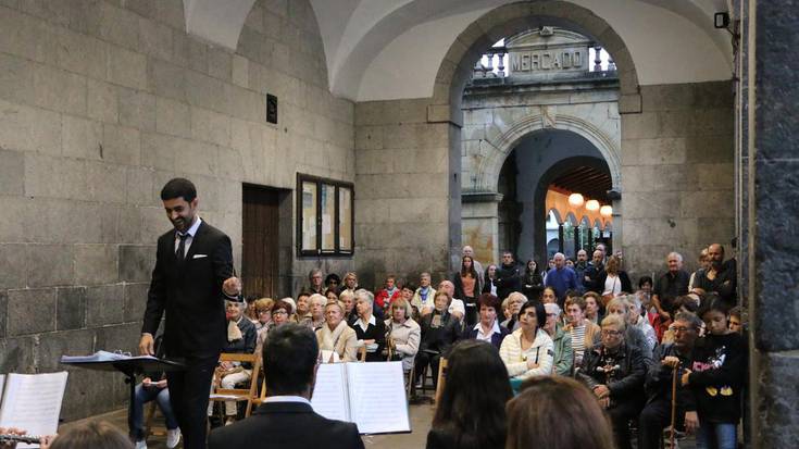 Emanaldi goxoa eskaini du Udal Musika Bandak Kontzejupean