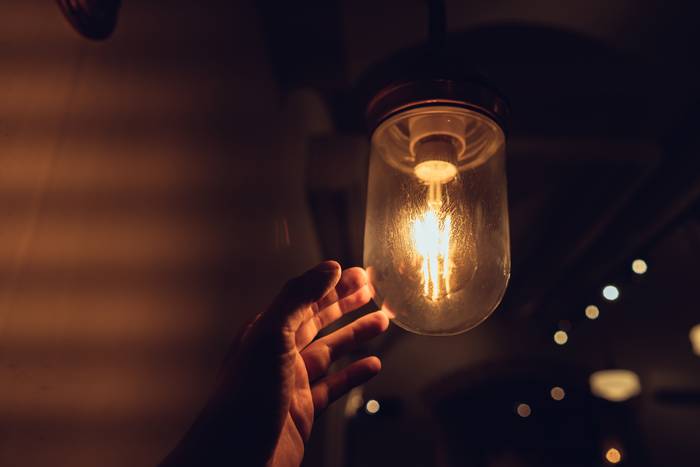 Energia elektrikoaren kontsumoak eta tarifak ezagutzeko ikastaroa egingo dute etzi Plaza Ondoren egoitzan