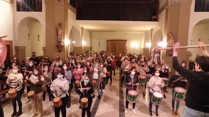 Helduak ere ari dira San Telmo jaietarako prestatzen