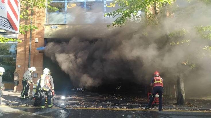 Sutea piztu da Santiago auzoko lantegi batean