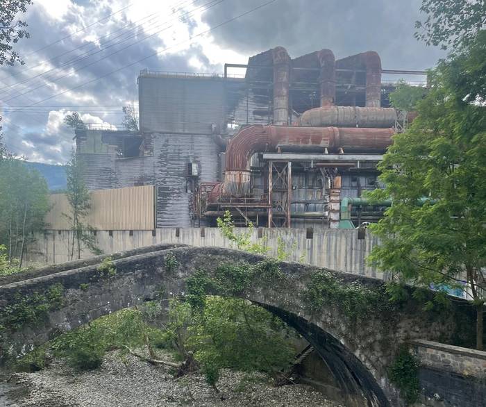 Uztailaren bukaeran hasiko dira Corrugados Azpeitia altzairutegia barrutik husten