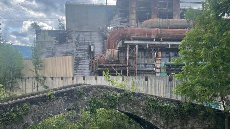 Uztailaren bukaeran hasiko dira Corrugados Azpeitia altzairutegia barrutik husten