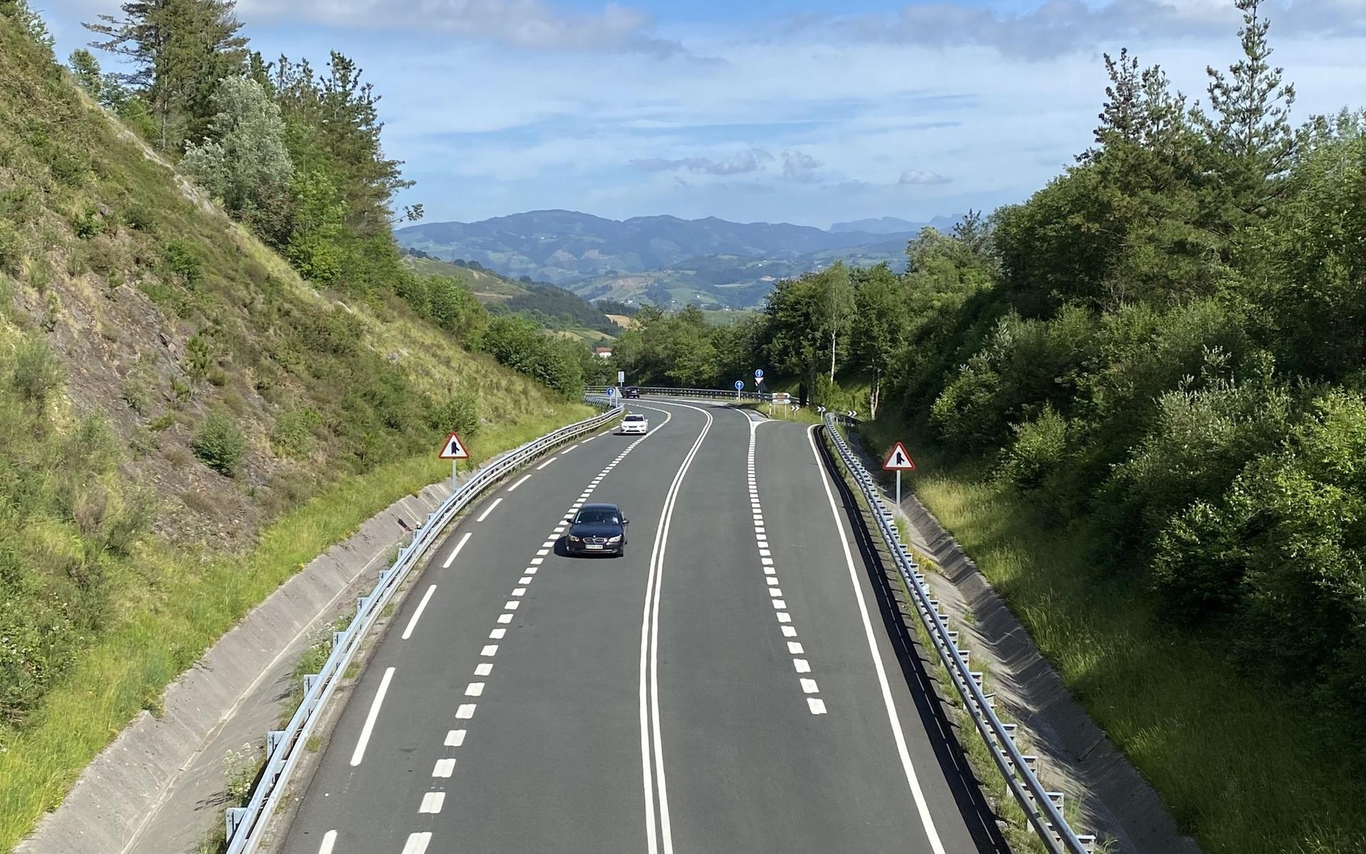 Pertsona bat zauritu da Azkaraten izandako trafiko istripuan