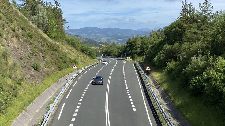 Pertsona bat zauritu da Azkaraten izandako trafiko istripuan