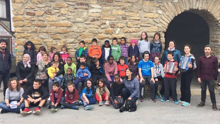 Musika Eskola urtebete doa Oikian klaseak ematen erantzun apartarekin