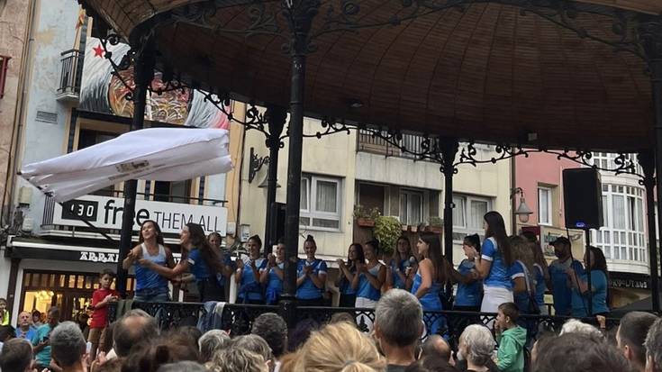 Harrotasunez ekarri dute etxera Emakumeen Bilboko IX. Ikurrina