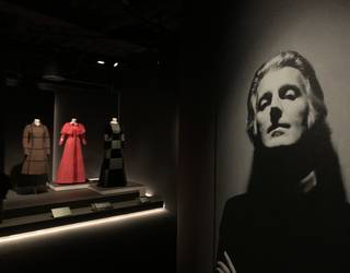 Bi mitoren arteko harremana, erakusketa bihurtuta