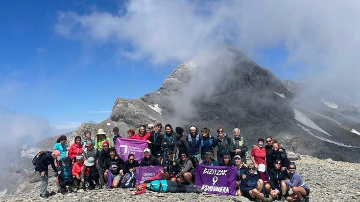 Pirinioak bisitatzeko irteera egin du beste urte batez Emakumeon Etxeak