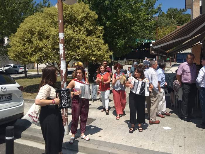 Pilotan, dantzan eta festa giroan hasi dute Karmen eguna Arroabean