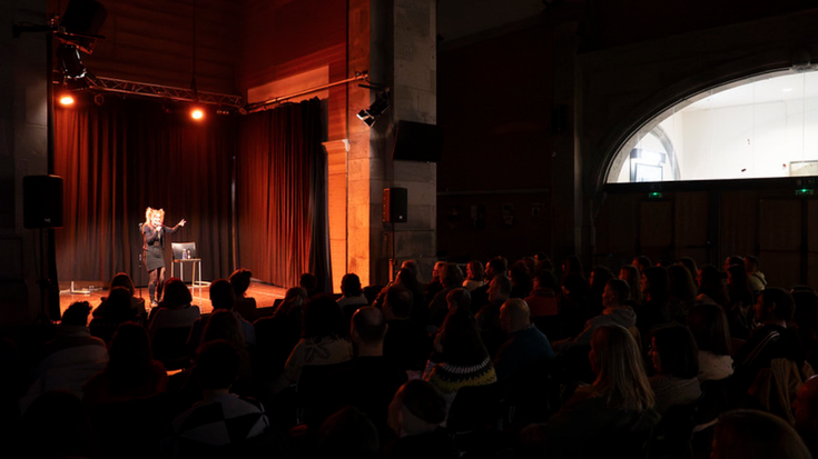 Ane Lindaneren bakarrizketa eta Ehun Kiloren nahiz Belarri Fuckers-en kontzertuak, sansebastianen atarian