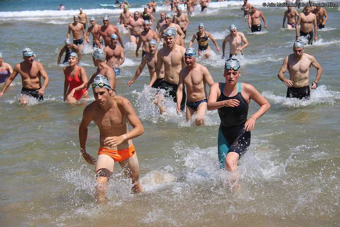 Hiru mila lagunetik gora ariko dira igerian Zarautzen gaur eta bihar