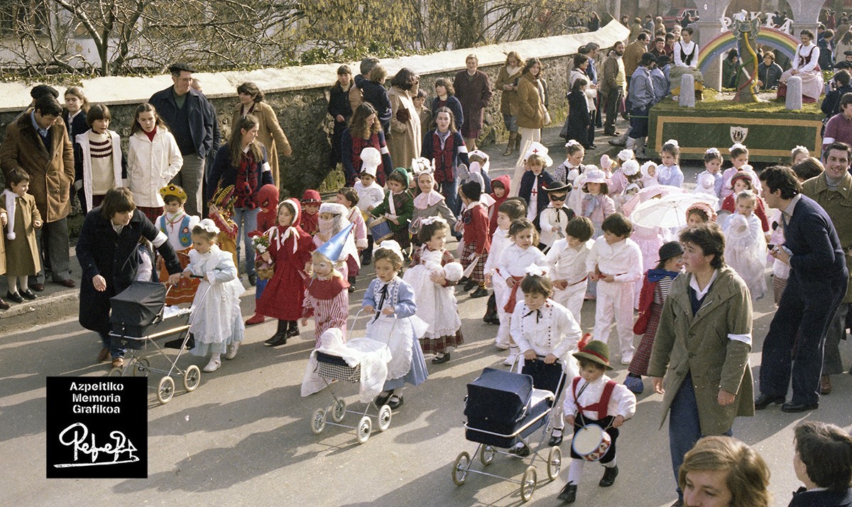 1982ko danborrada Pepe Gilen argazki bilduman