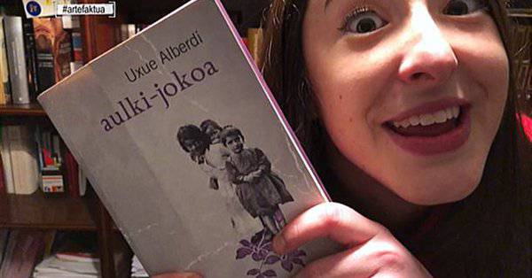 HARA! Idoia Aginagalde booktuber azkoitiarra 'Arte[faktua]' saioan