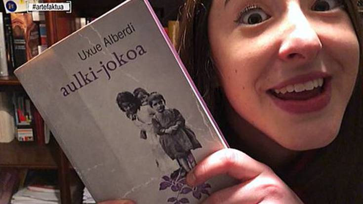 HARA! Idoia Aginagalde booktuber azkoitiarra 'Arte[faktua]' saioan