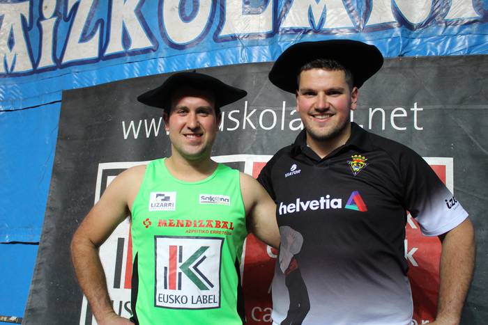 Urrezko txapelak Azpeitira eta Aizarnazabalera