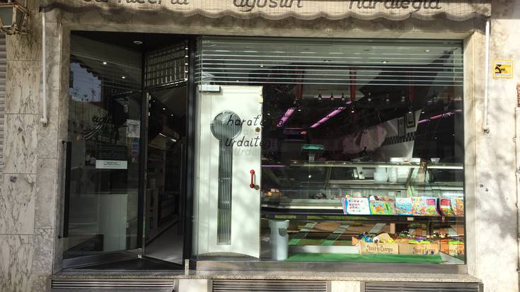 Larunbatean itxiko ditu ateak Amaia plazako Agustin harategiak