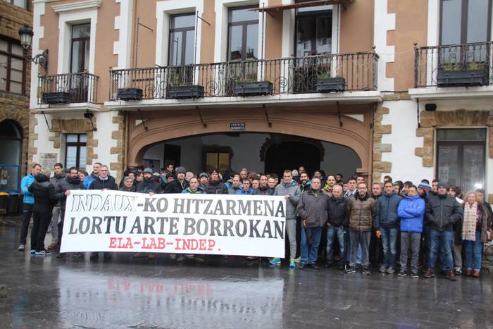 Indauxeko langileek greba egin dute gaur, lan hitzarmena aldarrikatzeko