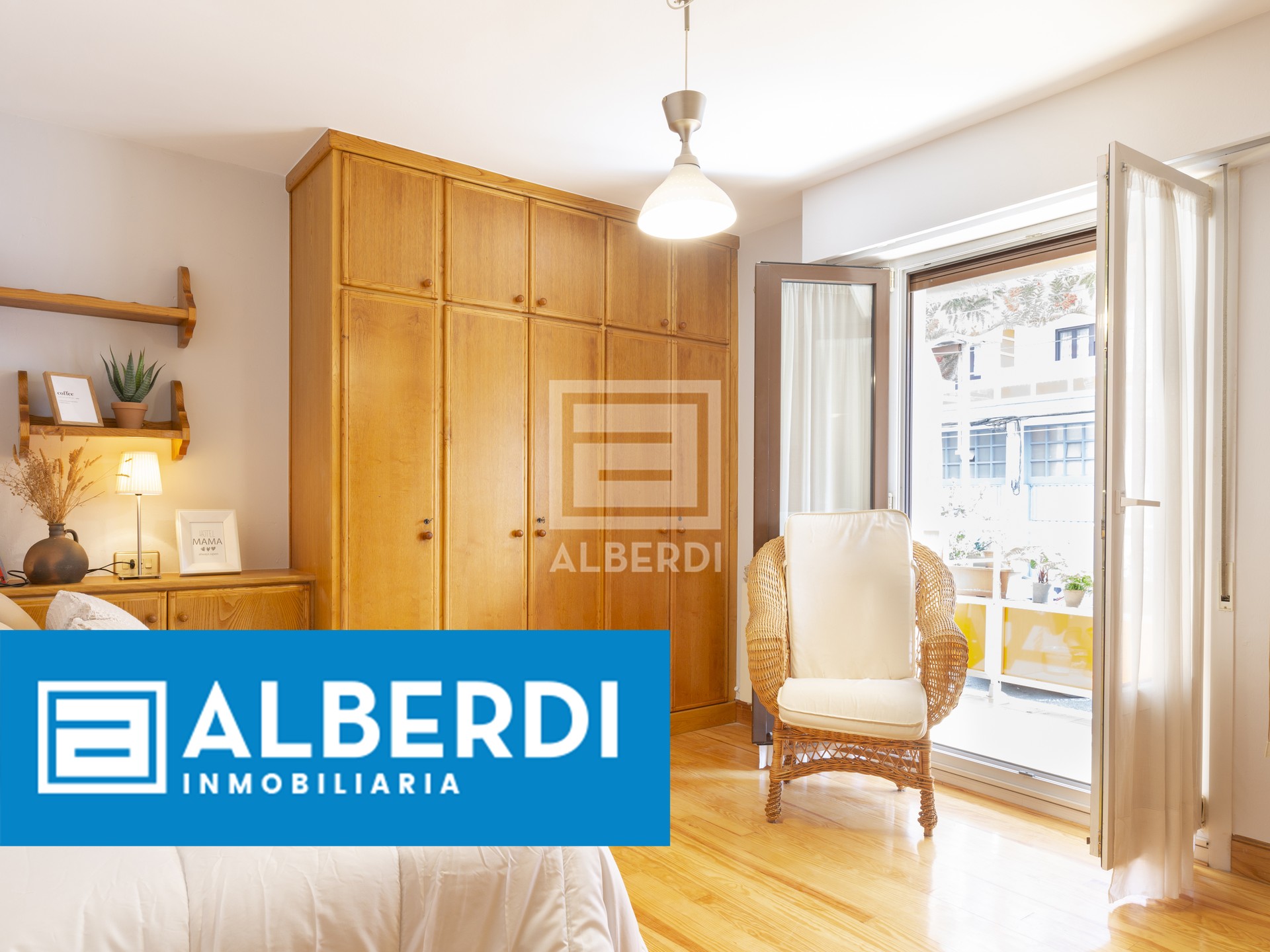 Alberdi Inmobiliaria: San Martin auzoan etxebizitza ederra toki lasaian eta argitsuan