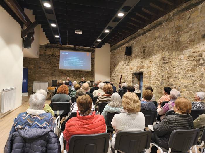 Jexux Mari Mujikak bizipozaz hitzaldia eskaini du Basazabalen