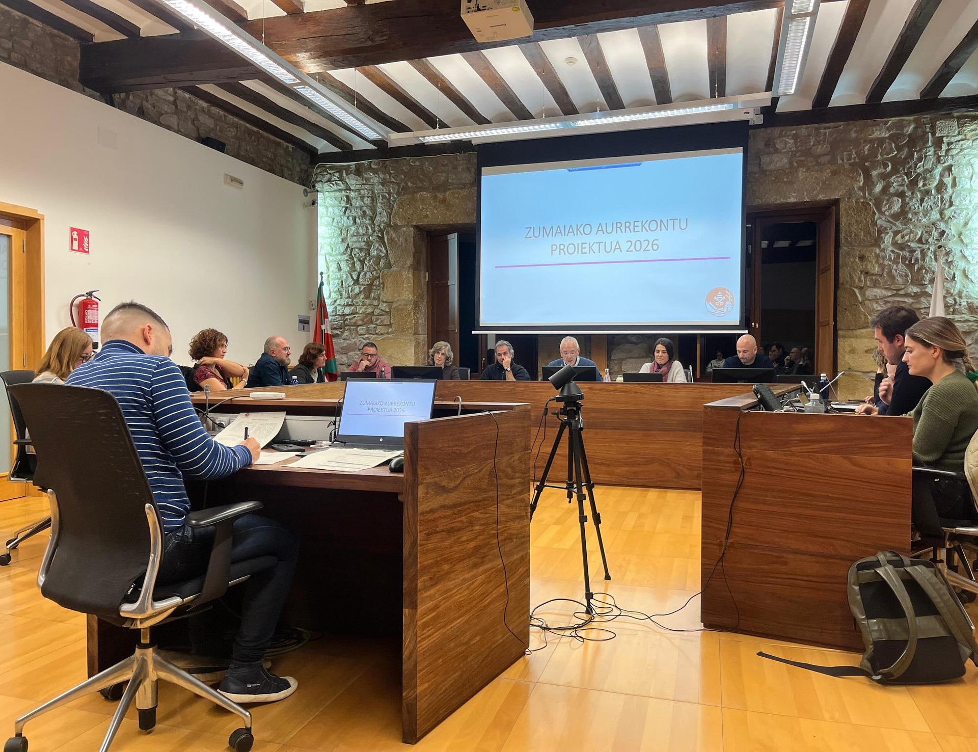 Behin-behinean onartuta geratu dira 2026ko udal aurrekontuak, PSE-EEren babesarekin