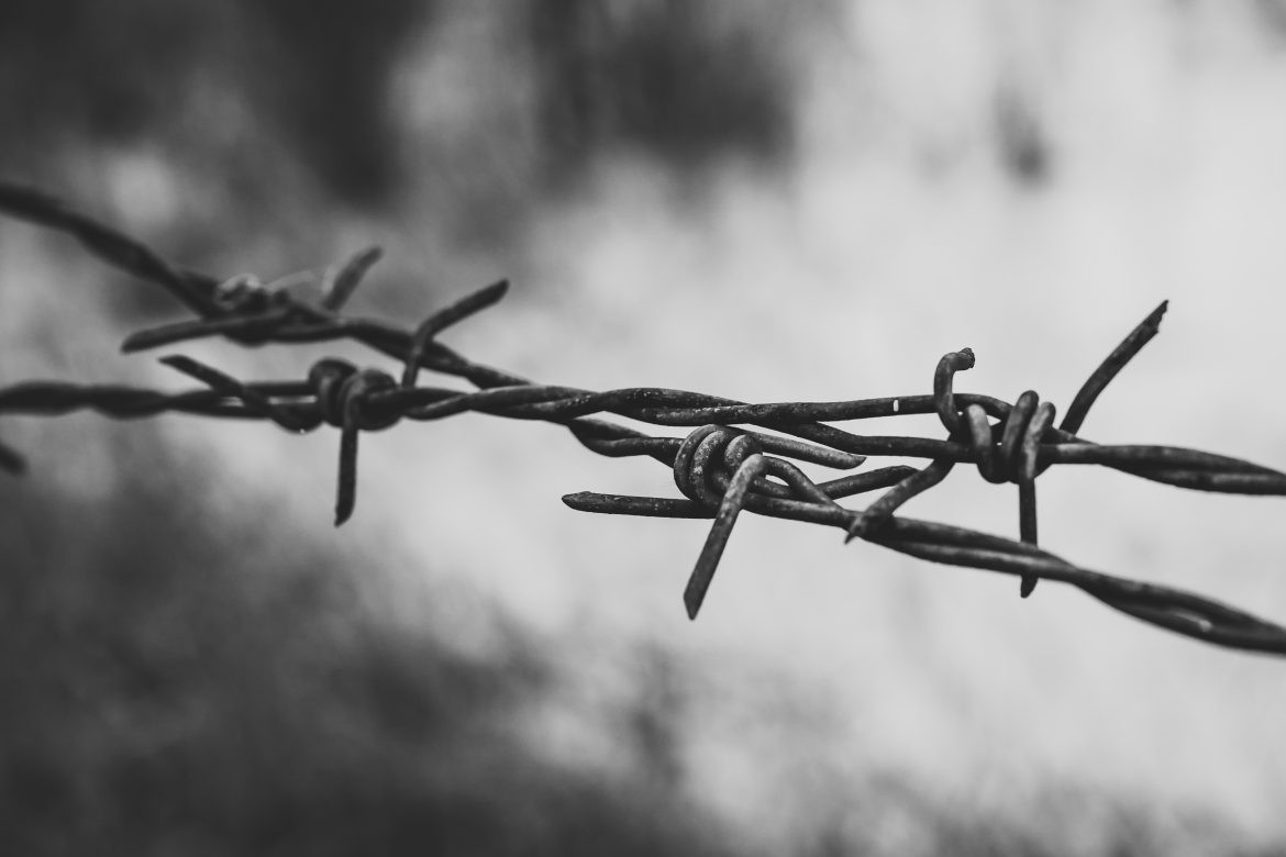 Bilbon kale gorrian dauden migratzaileentzat neguko arropa biltzeari ekin dio Elkar-ekinek