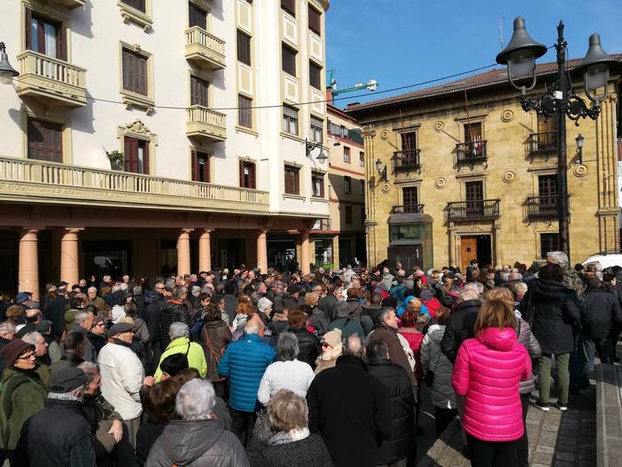 Pentsiodunen aldarria astelehenean itzuliko da herrietako plazetara