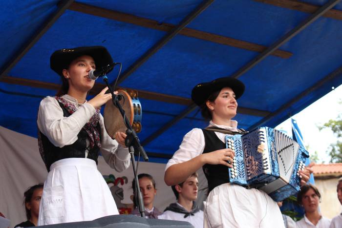Arroagoian prest dute santio-santanetako egitaraua
