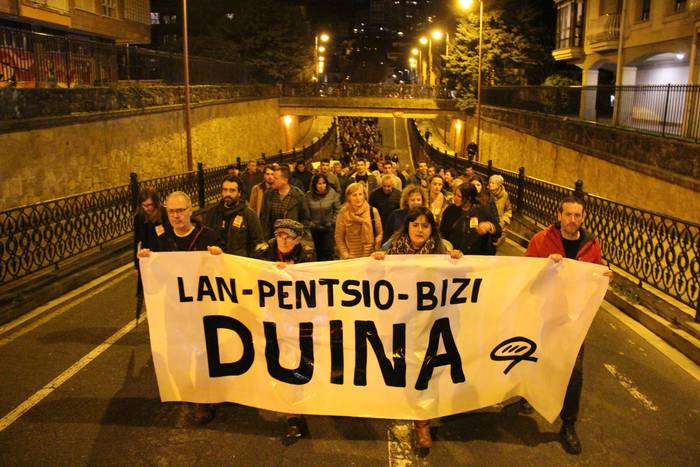 Manifestazio jendetsuekin itxi dituzte greba orokorreko ekitaldiak eskualdean