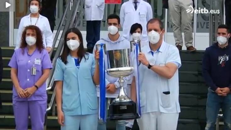 HARA! Felix Zubiak Realak irabazitako Espainiako Kopa altxatu du