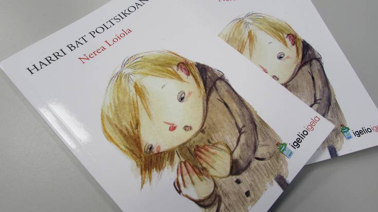 Zozketa: 'Harri bat poltsikoan' haurrentzako liburua