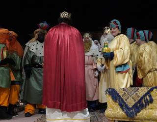 Giroa berotu du Errege Magoen kabalkadak, eta herritarren ilusioa piztu