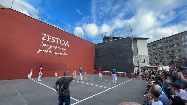 Estua izan da Zestoako Gazte Eguneko pilota partida