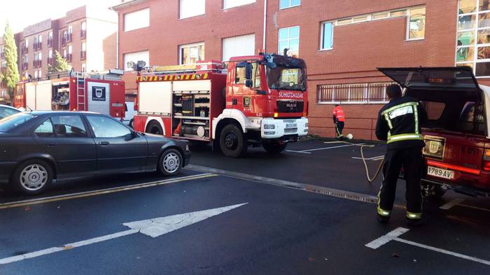 Institutuko biltegian ura sartu da