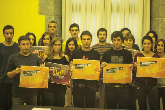 Gasteizen atxilotutako sei ikasleen absoluzioa "berri pozgarria" dela esan du Libre Azpeitiak