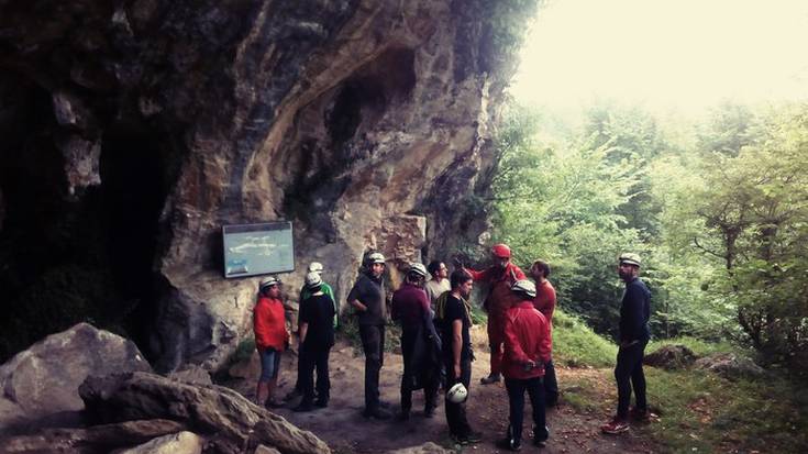 Azken plazak, pagoetako espeleologia ibilbidean parte hartzeko