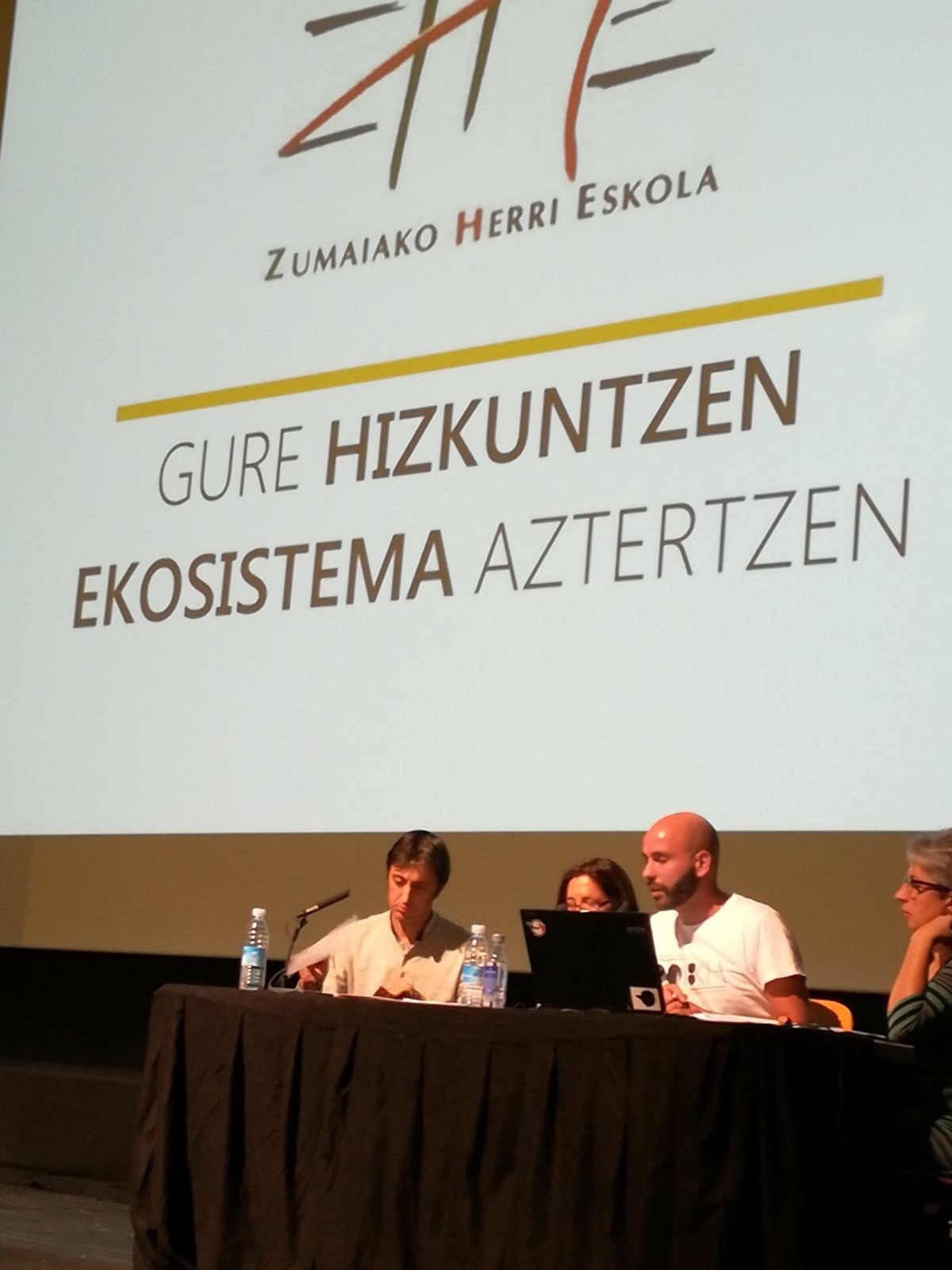 Hizkuntzekiko ardura, topaketetan eredu