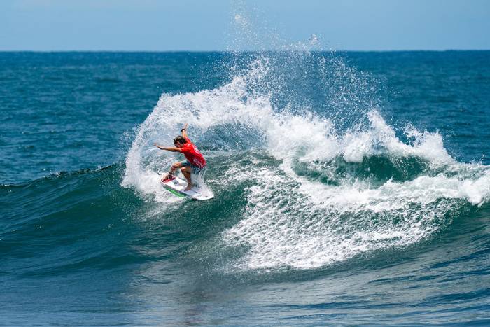 Olatu onean jarraitzen dute Munduko Surf Txapelketa jokatzen ari diren zarauztarrek