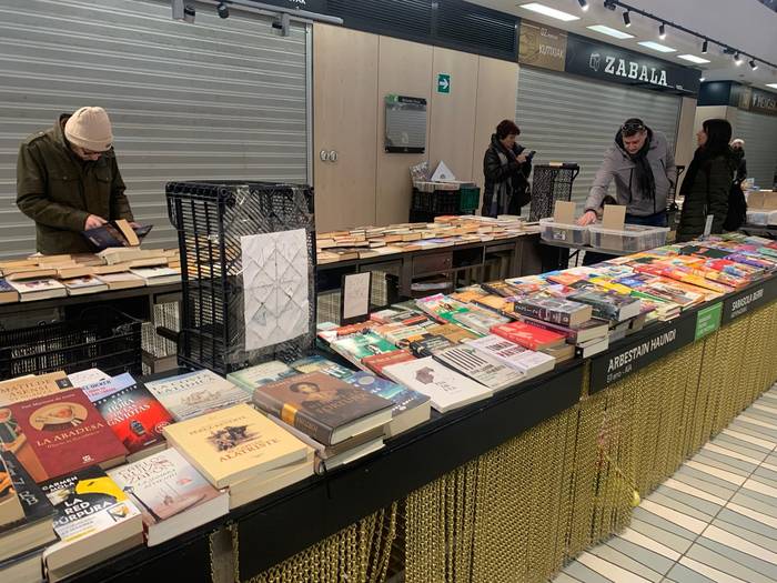 Bihar ere liburu eta disko azoka solidarioa egingo dute Merkatu plazan